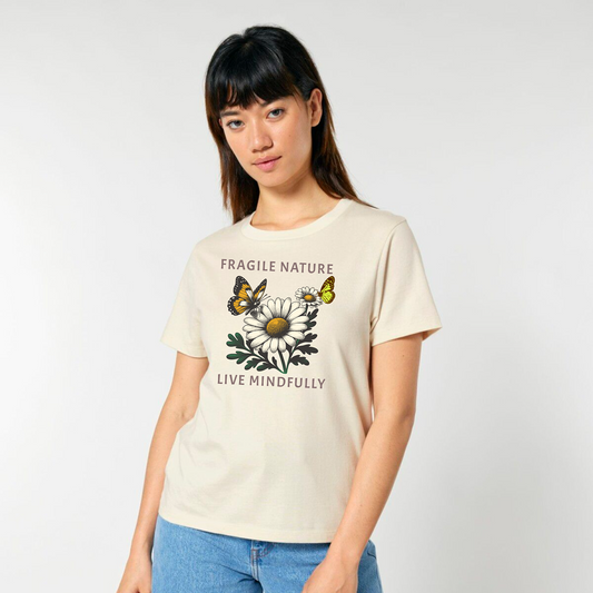 Damen T-Shirt Fragile Nature | Baumwollshirt mit Gänseblümchen & Schmetterling Print
